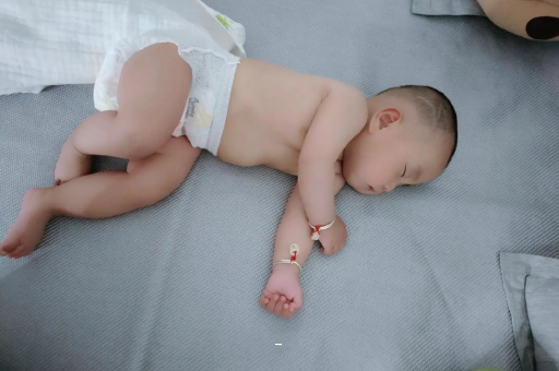 琼中宝宝短发型女